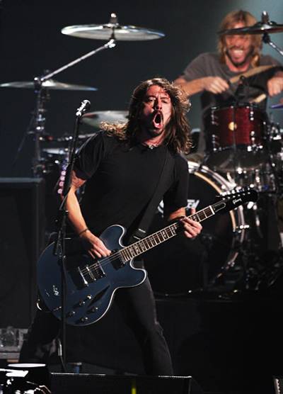 /content/music/ema/2009/photos/show-highlights/92805661-foo-fighters.jpg