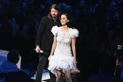 /content/music/ema/2009/photos/show-highlights/katy-perry-dave-grohl-92809848.jpg