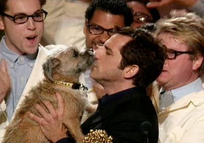 Movie & TV Awards 1999 | Most Memorable Moments Gallery | Ben Stiller/Puffy the Dog | 520x365