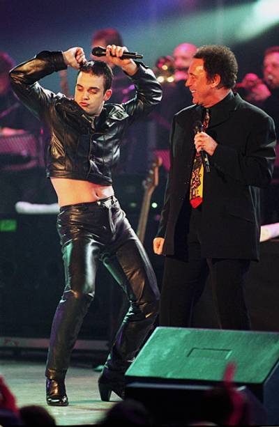EMA 2000 | Showstopping Performances Robbie Williams/Tom Jones | 372x570