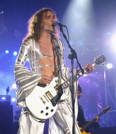 EMA 2002 | Showstopping Performances Justin Hawkins | 495x570