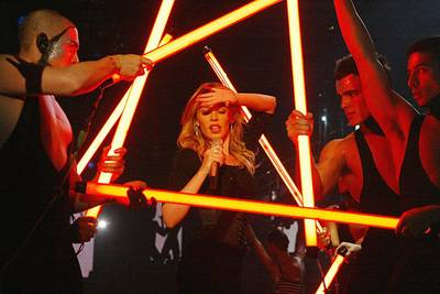 EMA 2003 | Showstopping Performances Kylie Minogue | 600x400