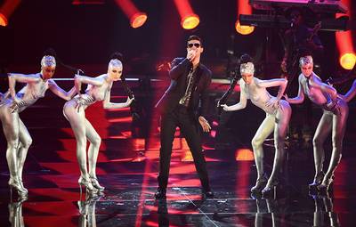 EMA 2013 | Showstopping Performances Robin Thicke | 510x600