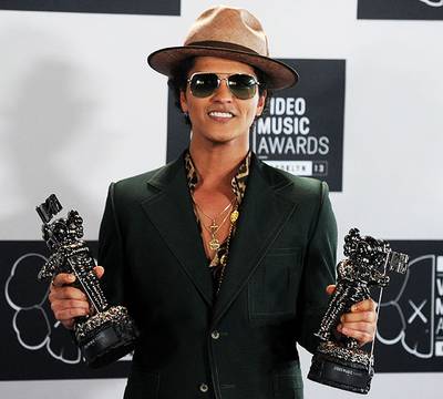 At the 2013 VMAs, Bruno Mars won Best Male Video and Best Choreography (and maybe a few hearts!), thanks to the massive success of 'Unorthodox Jukebox.'