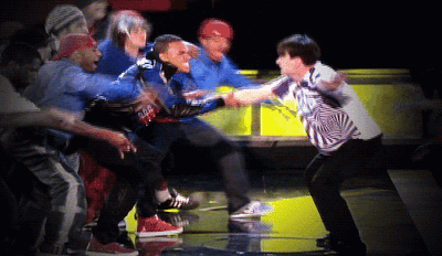 /content/ontv/movieawards/2012/photo/flipbooks/retrospective-gifs/2008-chris-brown-mike-myers.gif