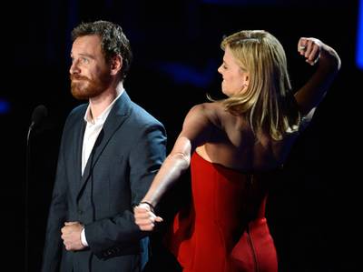 /content/ontv/movieawards/2012/photo/flipbooks/12-show-highlights/michael_fassbender_charlie_theron_getty145699971.jpg