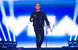 Comedian Sebastian Maniscalco steps out for hosting duties at the 2019 VMAs.