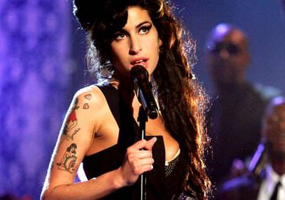 /content/ontv/movieawards/retrospective/photo/flipbooks/showstopping-musical-performances/2007-amy-winehouse-74387855.jpg