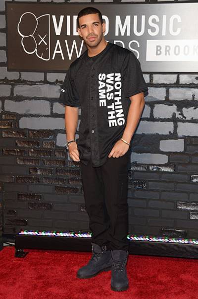 In all black everything, Drake couldn't walk the 2013 VMAs red carpet without reminding everyone of his new album, 'Nothing Was The Same.'
