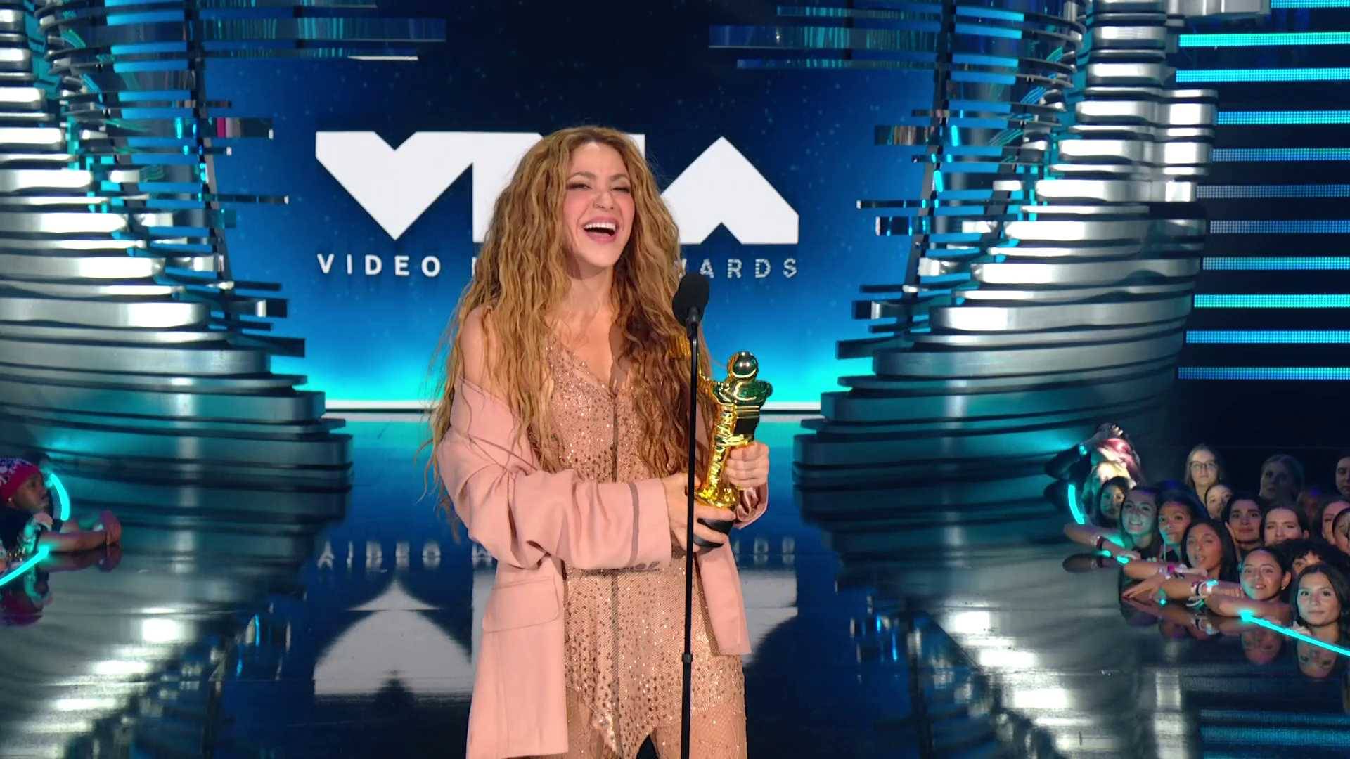 Shakira accepts the 2023 Video Vanguard Award.