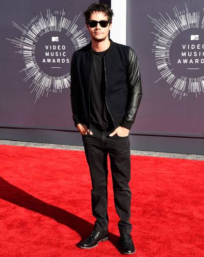 Despite the California sun, Dylan O'Brien looks cool in dark threads and matching sunnies on the 2014 VMA red carpet.