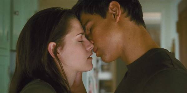 Taylor Lautner Kisses, TV Fall Lineups And 'Twilight' Soundtrack - (Video  Clip) | MTV