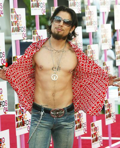 08.29.2004, Miami, Fl: Just because his shirt comes with buttons doesn't mean Dave Navarro had any intention of using them at the 2004 VMAs.