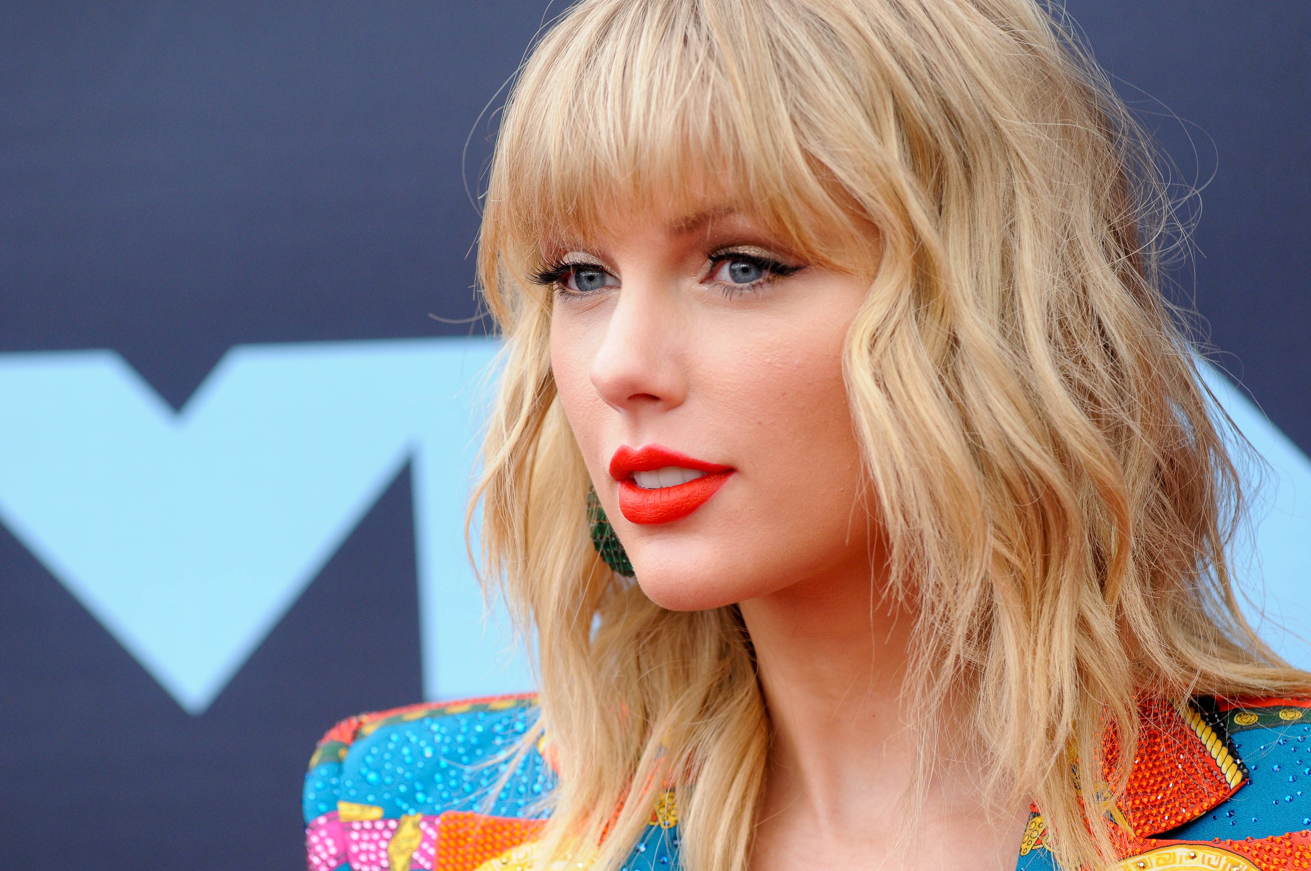 Taylor Swift's Cornelia Street Apartment Is Full Of Romantic Charm: See ...