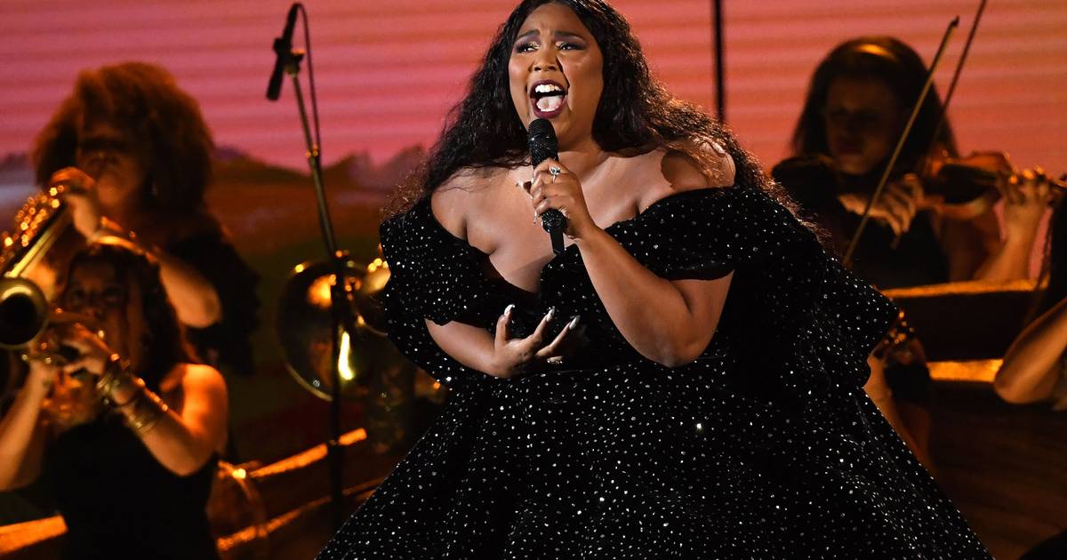 Lizzo's Dazzling Grammys Opener Proves She's The Best Flute Player