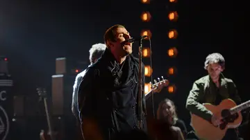 Former Oasis frontman Liam Gallagher rocks out to "Once" and "Wonderwall" at the 2019 MTV EMAs.