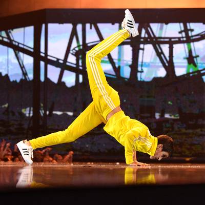 Alyson Stoner works it during her dance routine with Video Vanguard Award-winner Missy Elliott.