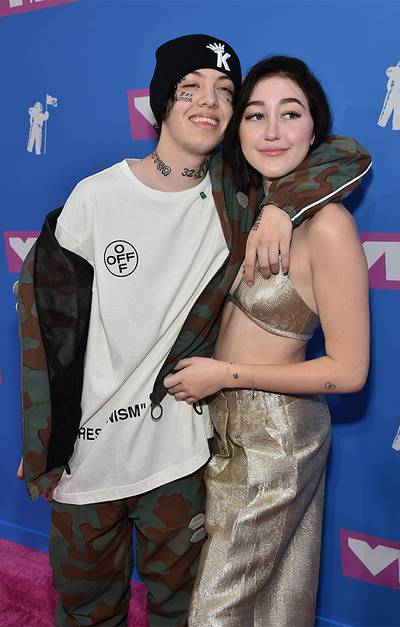 PUSH Artist of the Year nominees Lil Xan and Noah Cyrus proved that a little competition has nothing on their love at the 2018 Video Music Awards.