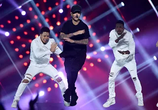 Justin Bieber's high flying return to the 2015 VMA stage was exactly the kind of intense, memorable performance of "What Do You Mean?" that loyal fans have been waiting for.