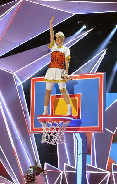To close out the 2017 show, VMA host Katy Perry brought her single “Swish Swish” to the VMA stage with a basketball themed performance.