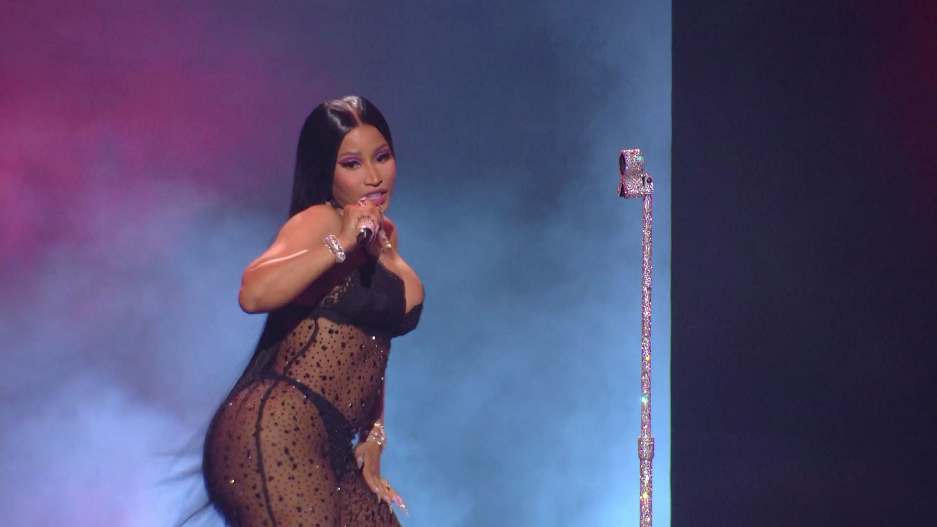 Nicki Minaj performs her new track "Last Time I Saw You" and debuts "Big Difference" at the MTV VMAs 2023.