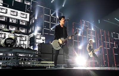 EMA 2016 | Showstopping Performances Green Day | 2300x1468
