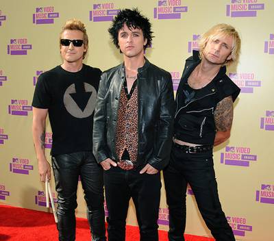 The gents of Green Day keep it casual in dark hues on the 2012 VMA red carpet.