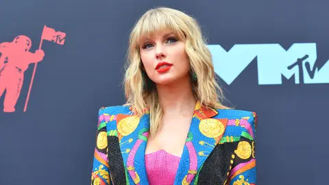 Taylor Swift applies for Trademarks For 'Swiftie' and 'Swifties
