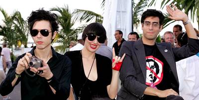 Dressed in matching black, The Yeah Yeah Yeahs arrive to the 2004 VMAs in style.