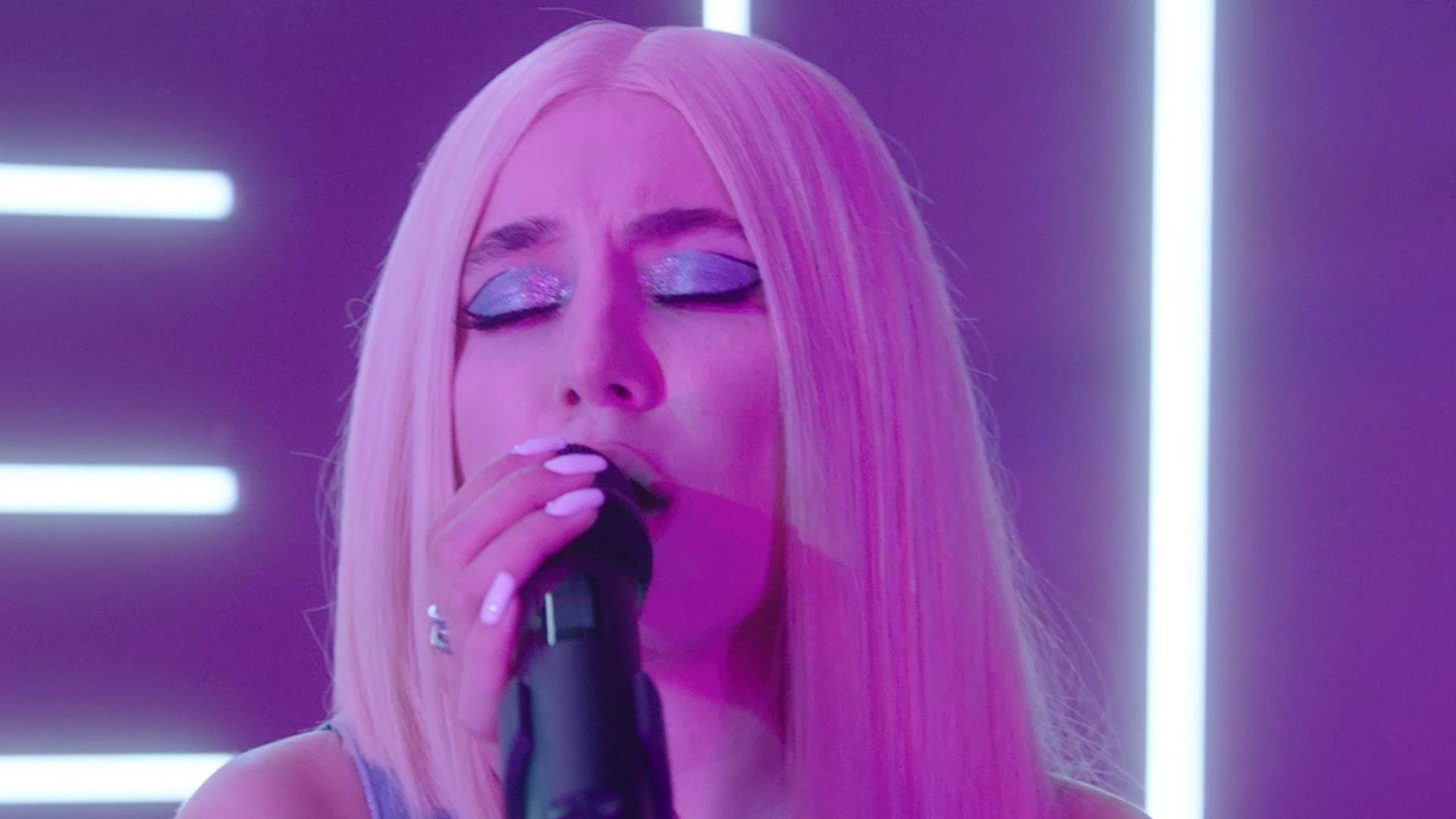 Ava max whatever. Эйва Макс. Ava Max 18. Эйва Макс фото. Ава Макс Ava Max.