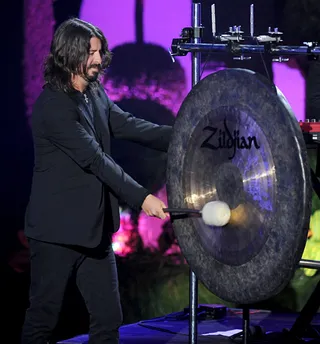 /content/ontv/movieawards/2011/photo/flipbooks/11-show-highlights/dave-grohl-foo-fighters-getty115270494.jpg