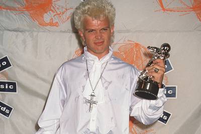At the 1990 VMAs, Billy Idol clenches his Moonman proudly after winning Best Video from a Film.