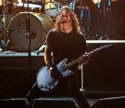 /content/ontv/movieawards/retrospective/photo/flipbooks/showstopping-musical-performances/2011-foo-fighters-pg450322.jpg