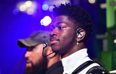 Rapper Lil Nas X looks ready to own the crowd at the 2019 VMAs.
