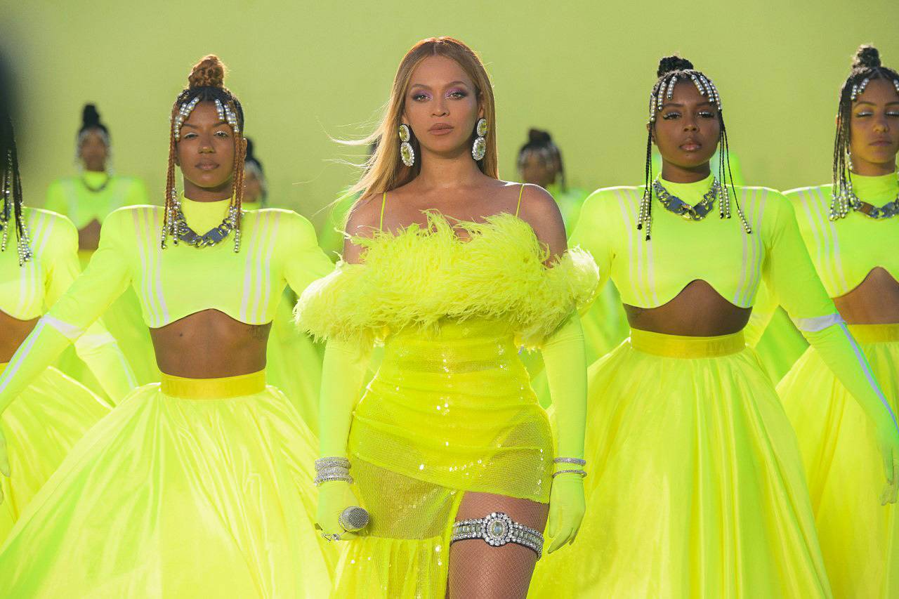 Beyoncé performing at the 2022 Oscars.