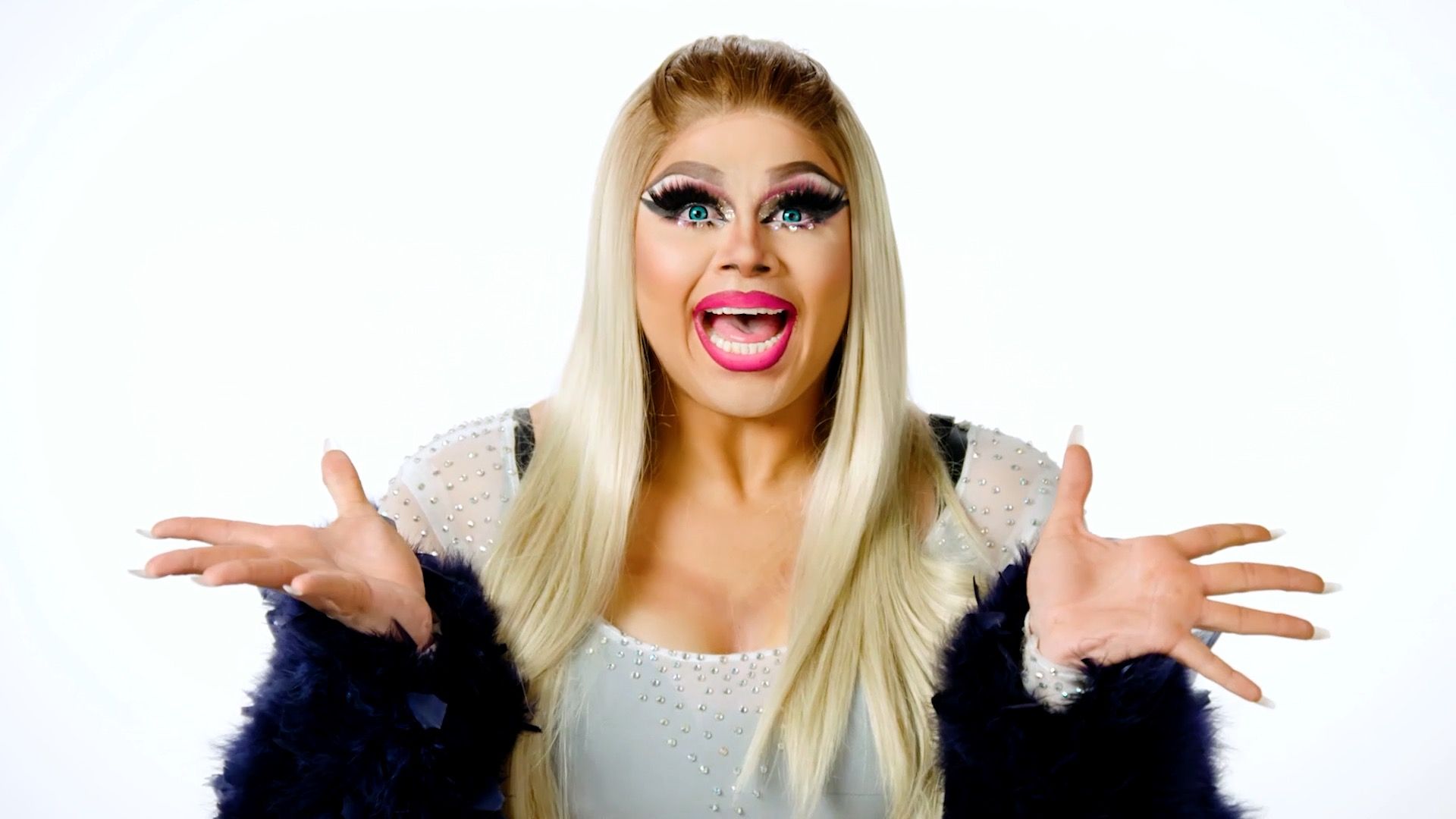 RuPaul's Drag Race Season 10: Before She Walks In: Kalorie Karbdashian ...