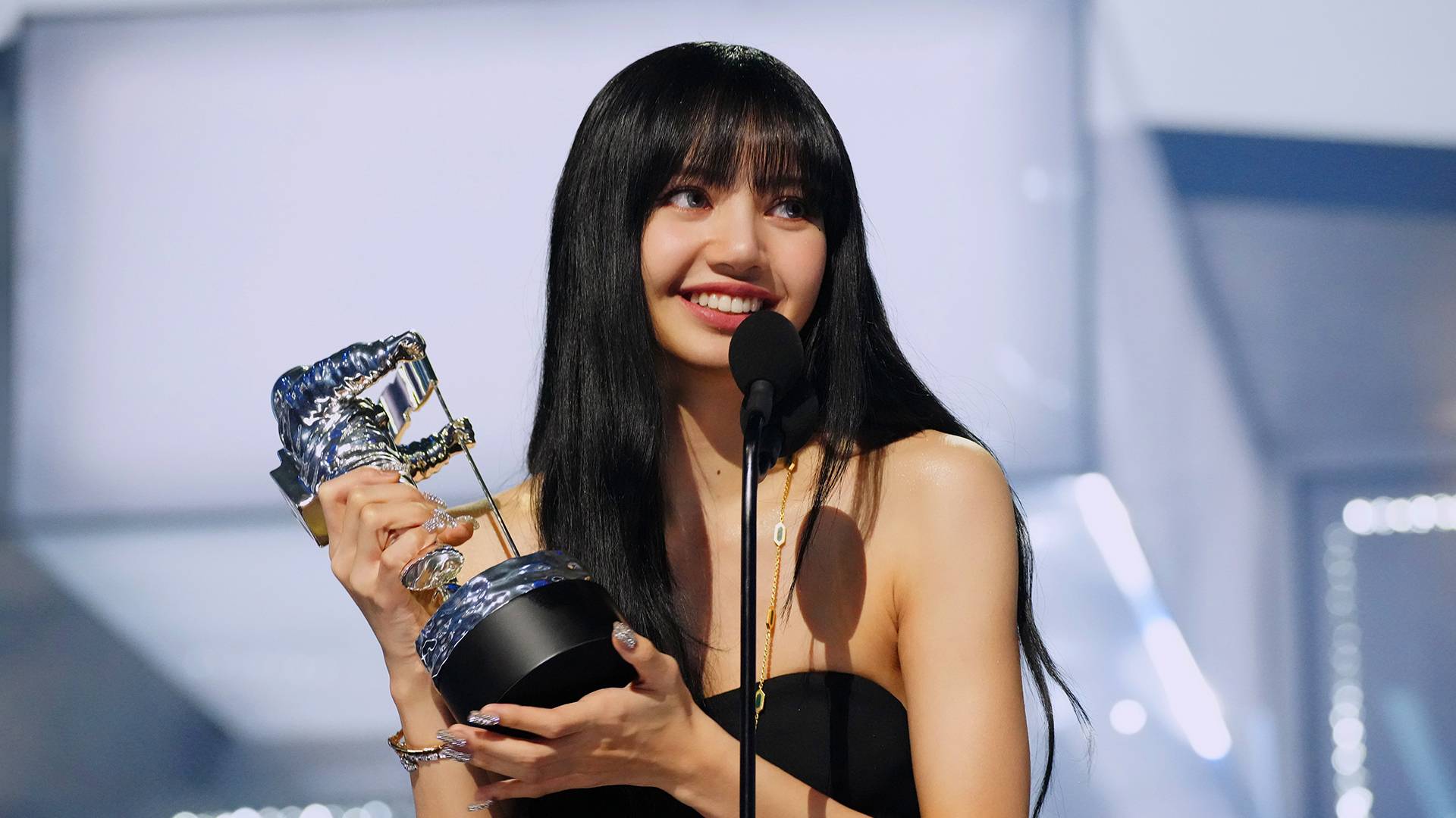 Best KPop Winner Lisa Image 8 from MTV VMAs 2022 Highlights VMA