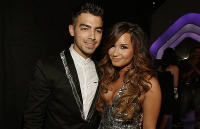 Joe Jonas and Demi Lovato at the 2011 VMAs.