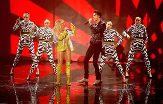 Britney Spears makes her much awaited return performing “Make Me” featuring G-Eazy during the 2016 VMAs show.