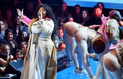 Lizzo sings a medley of her hit songs at the 2019 VMAs.