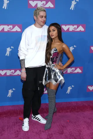 mgid:file:gsp:scenic:/international/mtv.de/Web-Crabapple/ArianaGrande_PeteDavidson.jpg