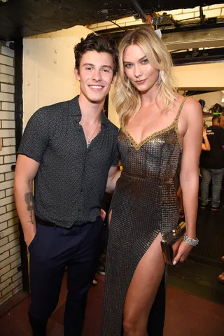 mgid:file:gsp:scenic:/international/mtv.de/Web-Crabapple/KarlieKloss_ShawnMendes.jpg