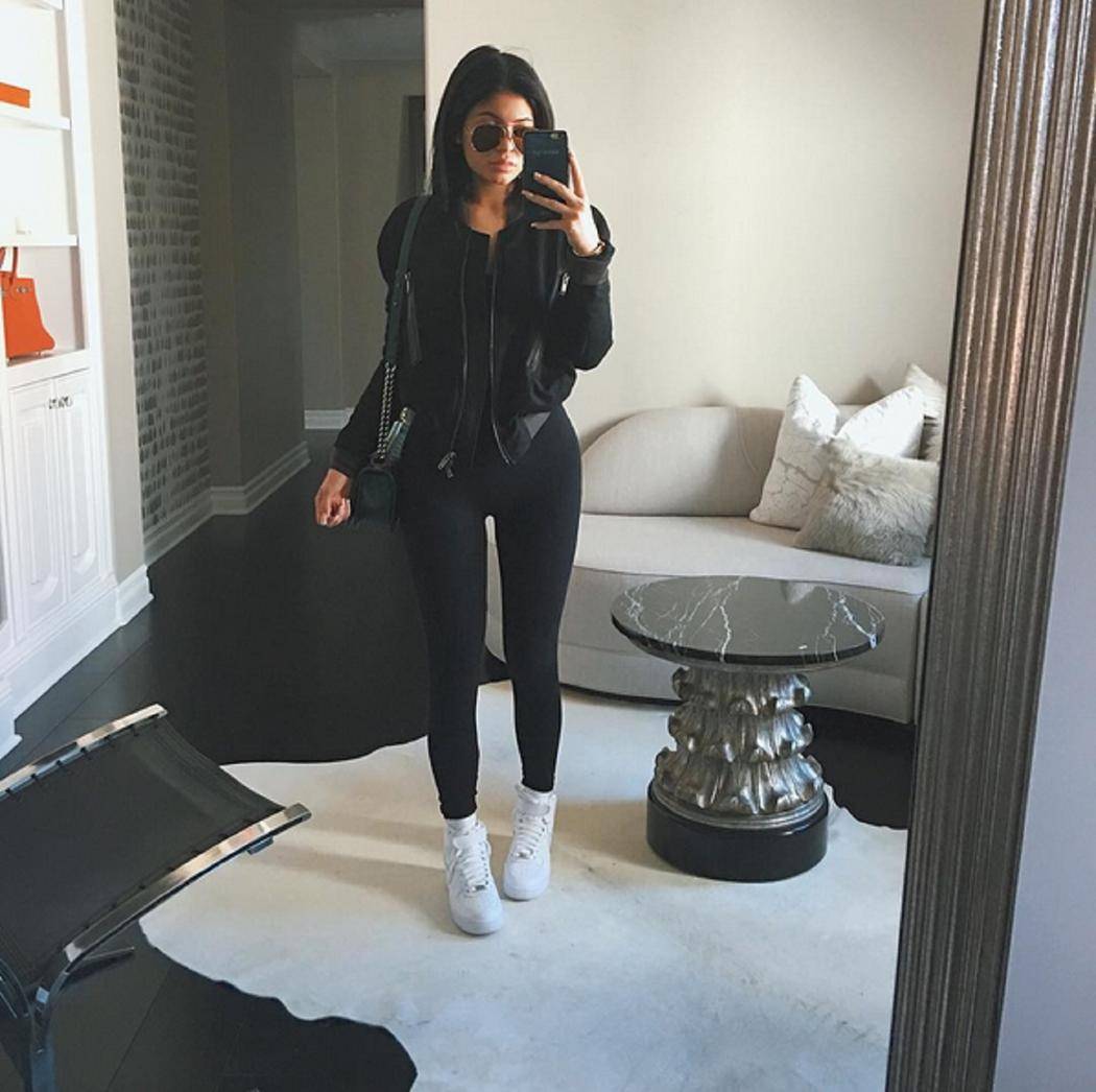 Air force 1 kylie jenner best sale