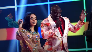 Akon shares the stage with host Becky G to perform this lead single "Como No" at the 2019 MTV EMAs.