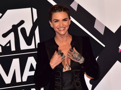 Ruby Rose’s natural beauty is highlighted by her nude lip and strong brow.