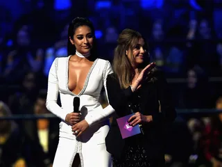 mgid:file:gsp:scenic:/international/mtvema/2015/images/galleries/ShayMitchell-AshleyBenson-494240796-4x3.jpg