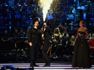 mgid:file:gsp:scenic:/international/mtvema/2015/images/galleries/EdSheeran-RubyRose-494233358-4x3.jpg