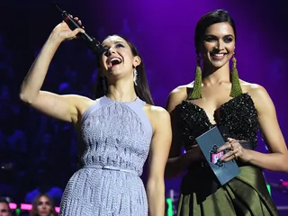 mgid:file:gsp:scenic:/international/mtvema/2016/images/galleries/_night-of/presenters/NinaDobrev-Deepika-Padukone-621510920-621512168.jpg
