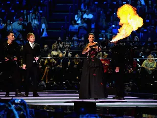 mgid:file:gsp:scenic:/international/mtvema/2015/images/galleries/Ed-Sheeran-Ruby-Rose-494233.jpg