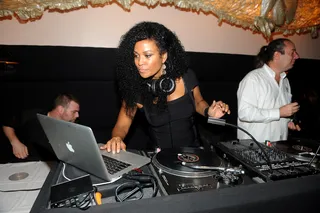 On the 1s and 2s - Black Girls Rock founder DJ Beverly Bond kept the party jumping. (Photo: Brad Barket/PictureGroup)